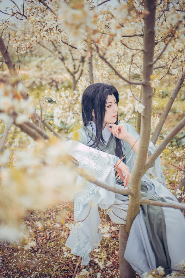 道由白云尽，春与青溪长