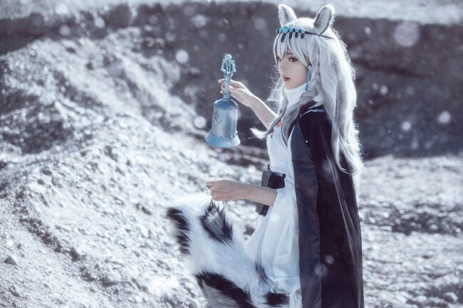 明日方舟初雪COS图